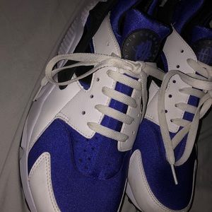 Nike huraches purple and white